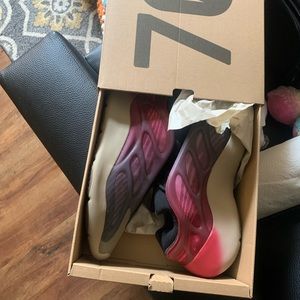Yeezy 700 size 9 1/2 brand new only for$225